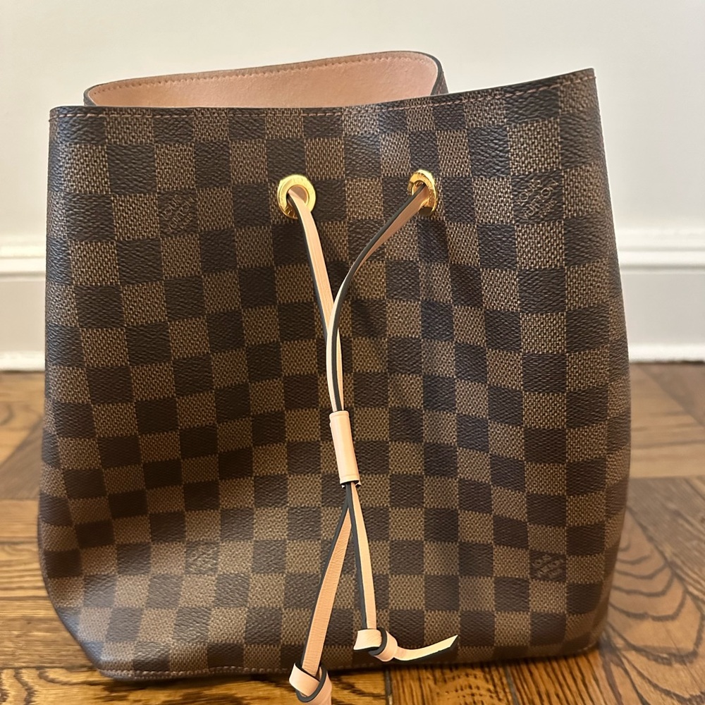 Louis Vuitton Neonoe bucket bag
